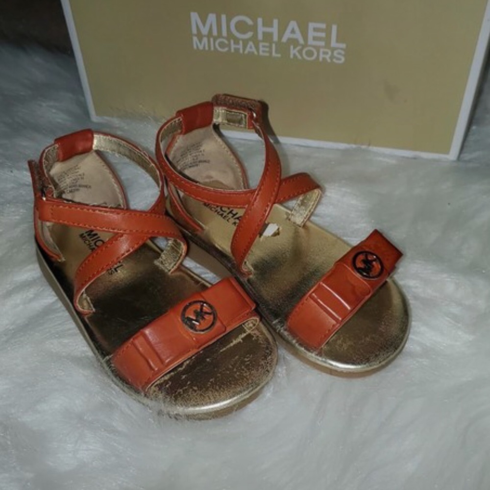 Girl’s Micheal Kors logo sandals 7c EUC